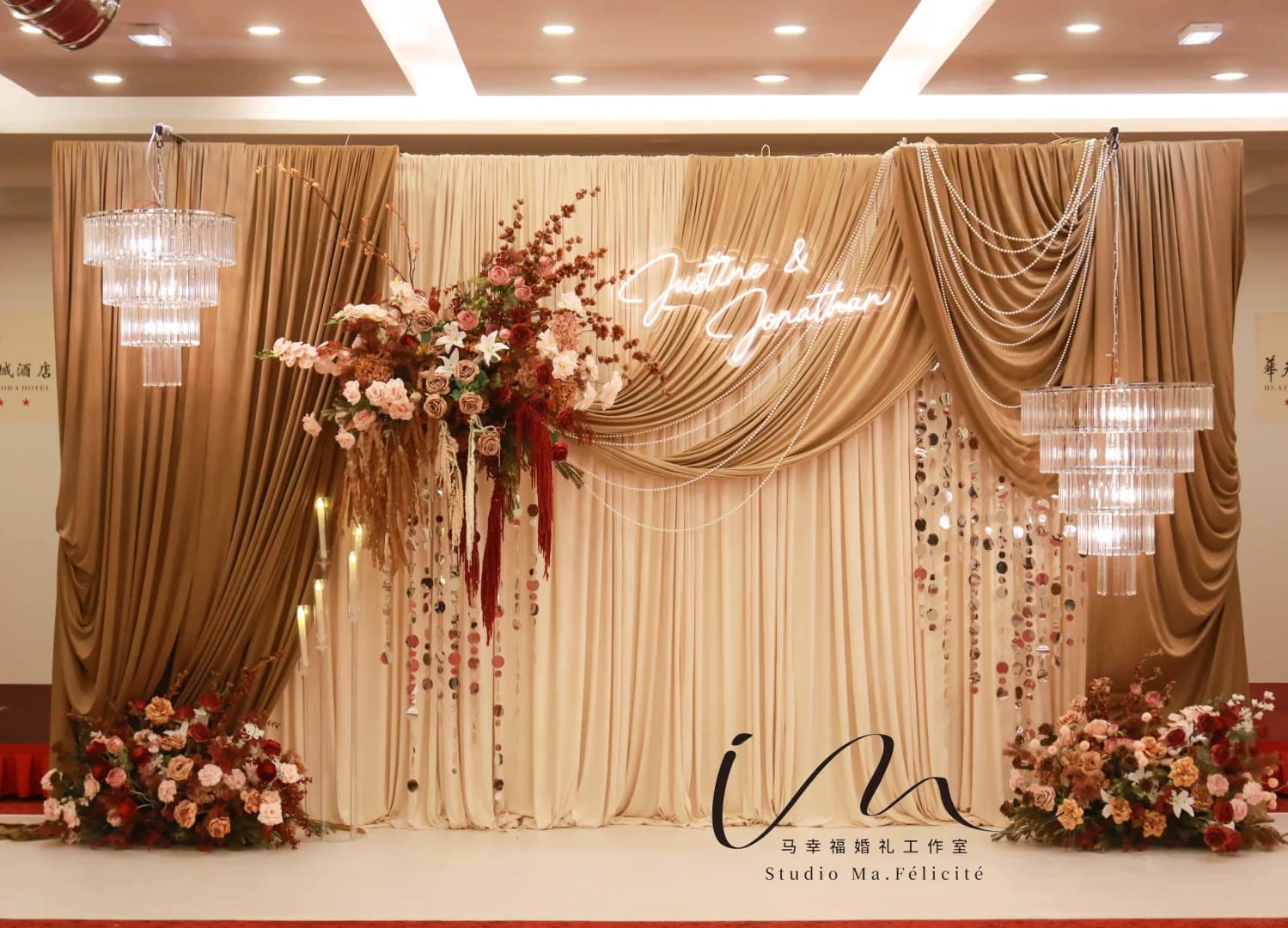 Maillard-toned champagne and brown wedding backdrop with dried florals